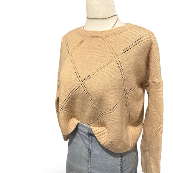 Beautiful cropped sweater made in Italy 💕 - Picture 2 of 8